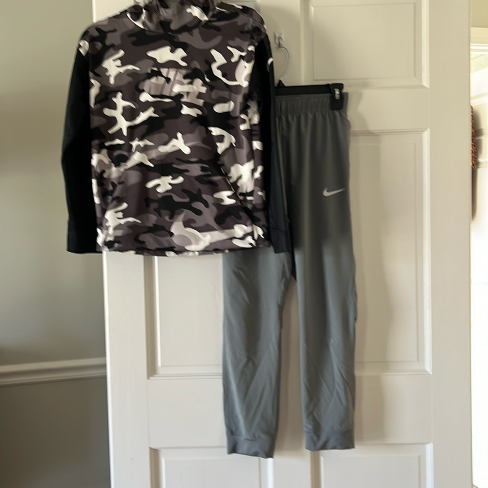 Nike Complete Outfit Size Boys Large